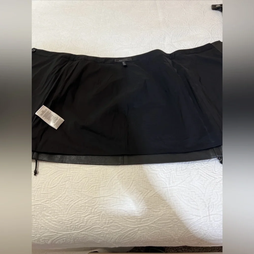 BCBG MAXAZRIA BLACK FAUX LEATHER SIDE LACE UP MINI SKIRT‎ SZ SMALL Y2K